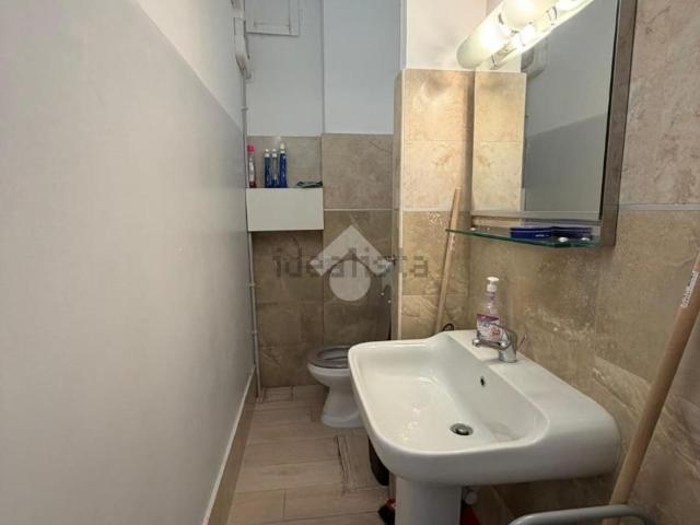 Locale in affitto di 43 m² in Largo Telese, 5
