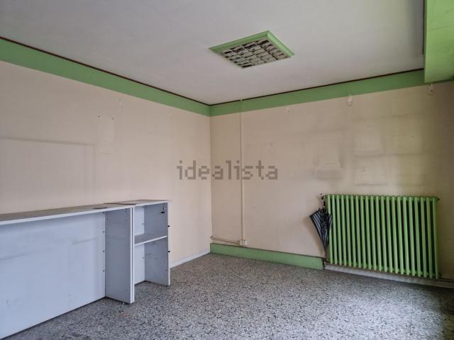 Locale in affitto di 43 m² in Via Pietro Isola, 11