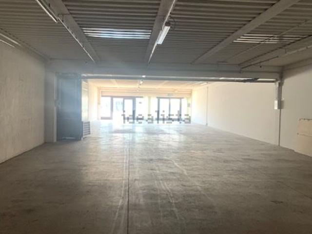Locale in affitto di 400 m²