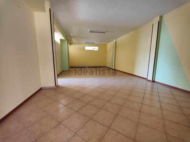 Locale in affitto di 400 m²
