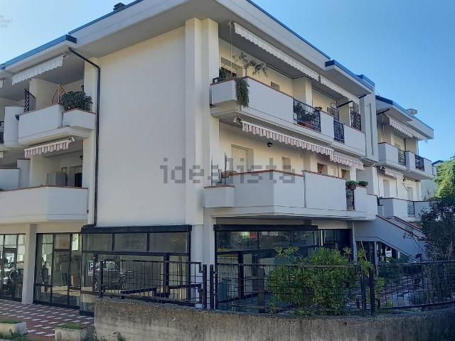 Locale in affitto di 400 m² in Via Cesare Battisti, 28