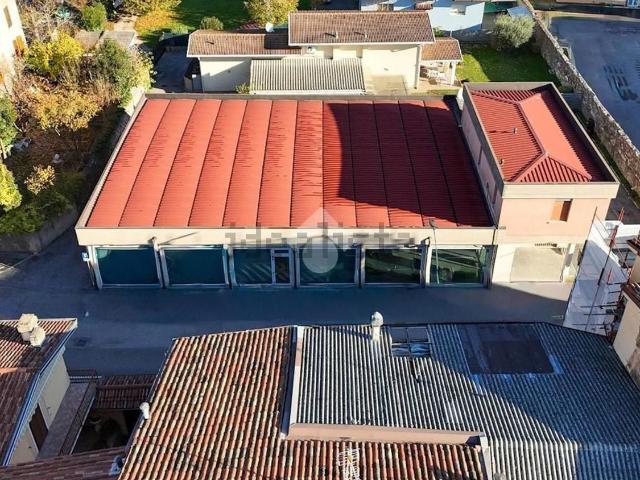 Locale in affitto di 400 m² in Via Chiusure