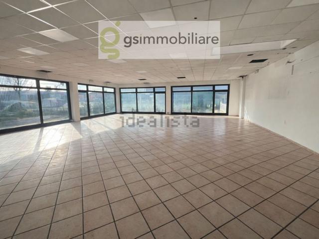 Locale in affitto di 400 m² in Via A. Diaz