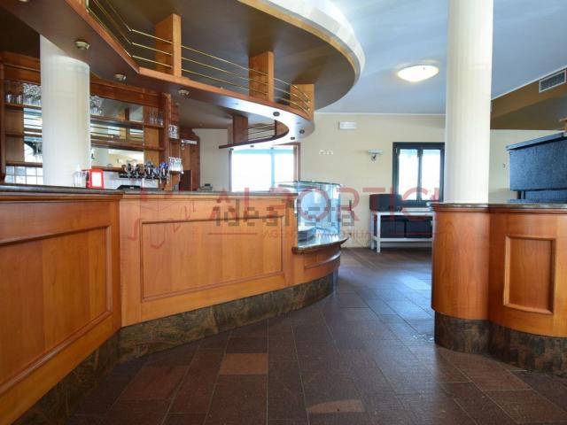 Locale in affitto di 400 m² in Via A. Moro