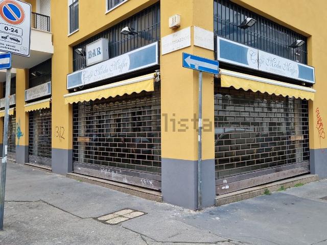 Locale in affitto di 400 m² in Via Andrea Maffei