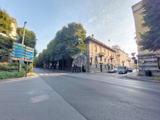 Locale in affitto di 400 m² in Via dei Mille, 37