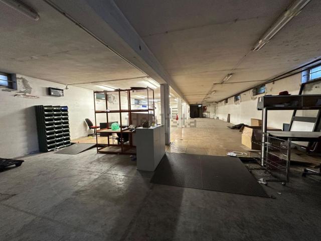Locale in affitto di 400 m² in Via del Lavoro