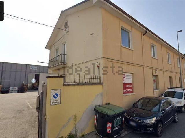 Locale in affitto di 400 m² in Via dell&apos  Artigianato