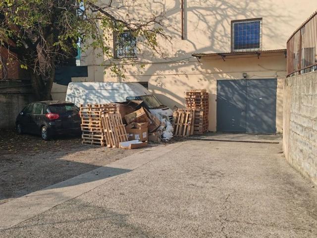 Locale in affitto di 400 m² in Via dell&apos  Artigianato