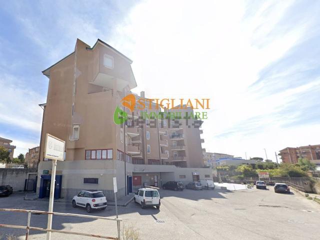 Locale in affitto di 400 m² in Via IV Novembre