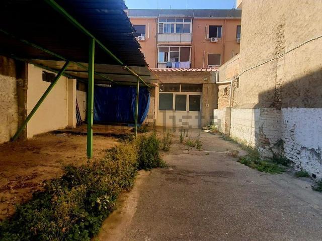 Locale in affitto di 400 m² in Via Loreto, 64