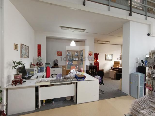 Locale in affitto di 400 m² in Via Saragozza