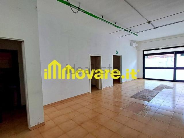 Locale in affitto di 400 m² in Via Suor Marcella Arosio, 3