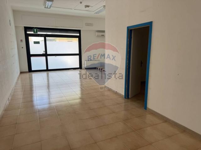 Locale in affitto di 400 m² in Via Suor Marcella Arosio, 15