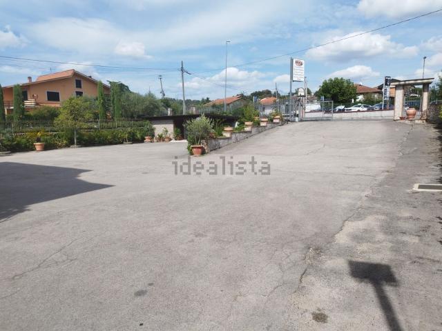Locale in affitto di 400 m² in Via per Frosinone