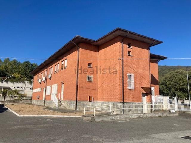 Locale in affitto di 400 m² in Via T. Giustetto, 57