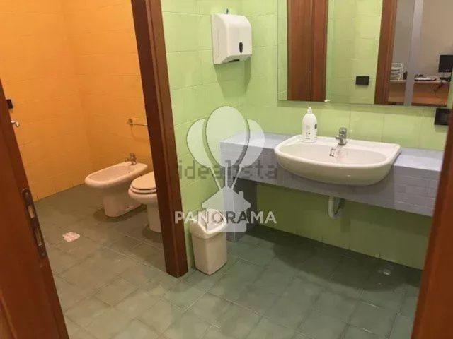 Locale in affitto di 400 m² in Via V. Narici, 20