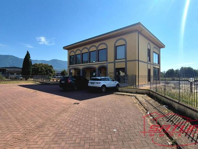 Locale in affitto di 400 m² in Viale Europa, 408