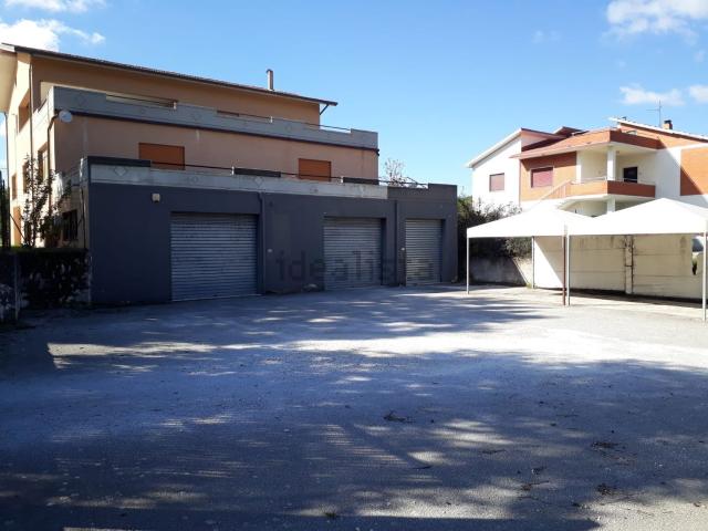 Locale in affitto di 400 m² in Contrada puzzone, 9