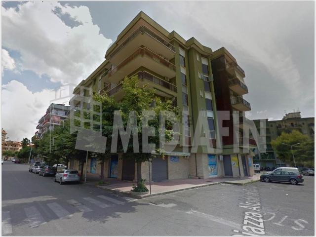 Locale in affitto di 400 m² in Piazza Alcide de Gasperi, 25