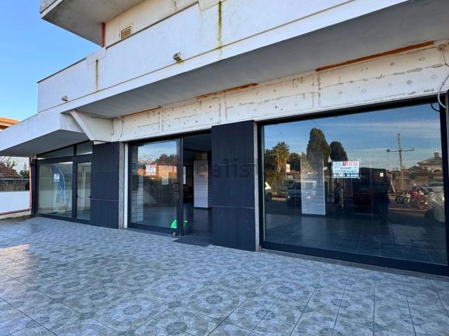Locale in affitto di 400 m² in Strada Statale 18