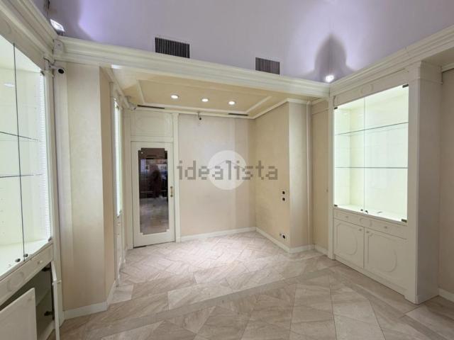 Locale in affitto di 40 m² in Corso Martiri della Libertà, 10