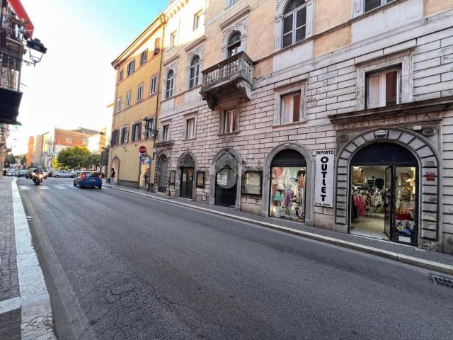Locale in affitto di 40 m² in Corso Giacomo Matteotti, 165