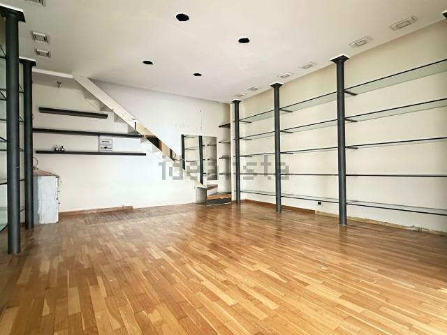 Locale in affitto di 40 m² in Corso Umberto I, 82