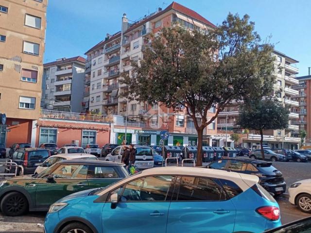 Locale in affitto di 40 m² in Largo Giulio Capitolino, 41