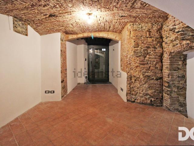Locale in affitto di 40 m² in Piazza de Franchi, 2