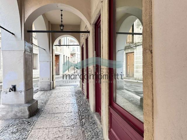 Locale in affitto di 40 m² in Via Umberto Cosmo, 1