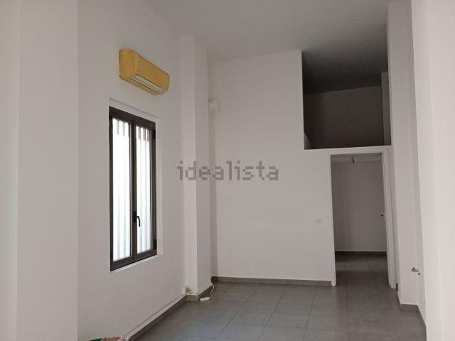 Locale in affitto di 40 m² in Via Adriano, 45