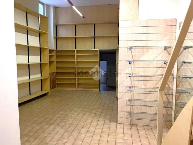 Locale in affitto di 40 m² in Via Alberto de Simoni, 39