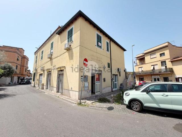 Locale in affitto di 40 m² in Via Alenda, 32