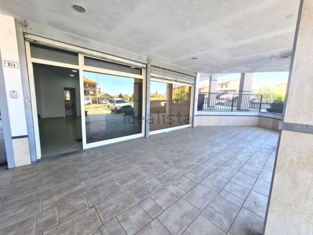 Locale in affitto di 40 m² in Via Angelo Celli, 2