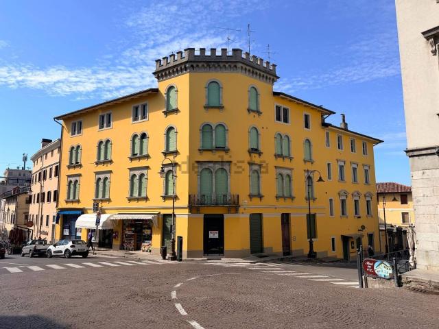 Locale in affitto di 40 m² in Via C.Battisti, 1