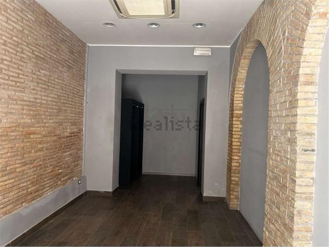 Locale in affitto di 40 m² in Via Camillo Benso Conte di Cavour, 51