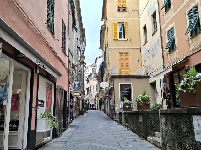 Locale in affitto di 40 m² in Via Capitan Romeo, 24
