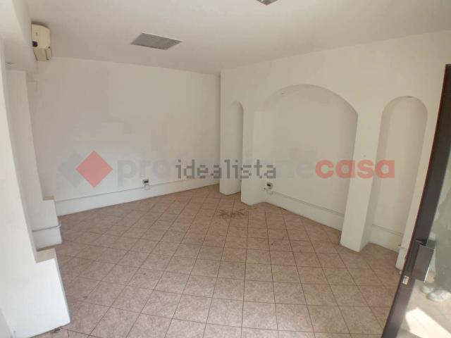 Locale in affitto di 40 m² in Via Contardo Ferrini, 69