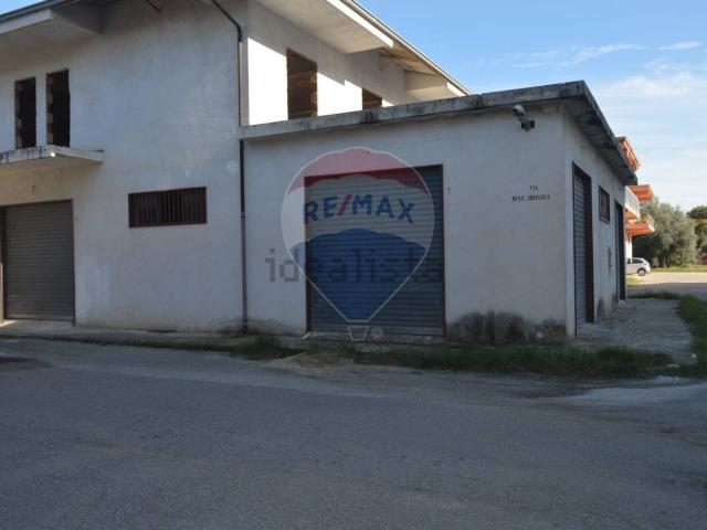 Locale in affitto di 40 m² in Via dell&apos Odissea