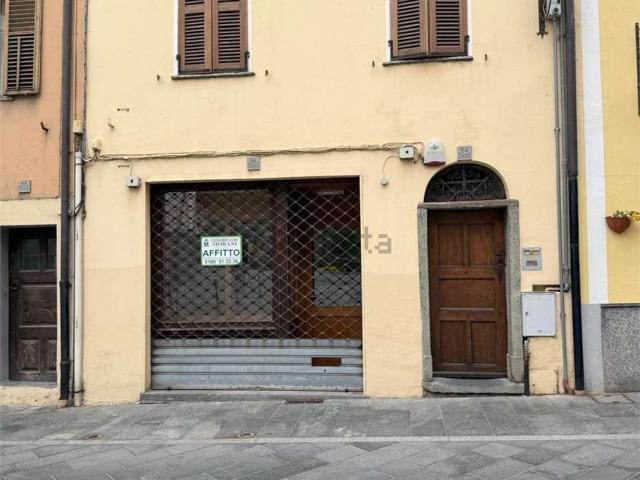 Locale in affitto di 40 m² in Via Emilio Chanoux