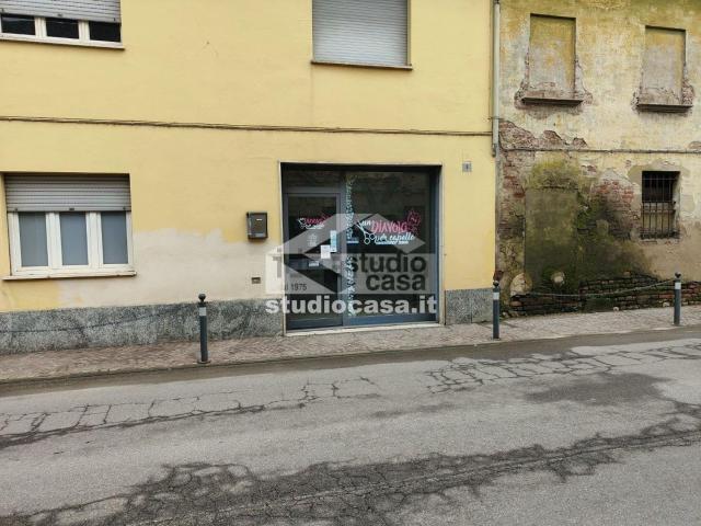 Locale in affitto di 40 m² in Via Federico Pesadori