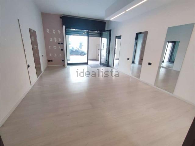 Locale in affitto di 40 m² in Via Francesco Melzi d&apos Eril, 170