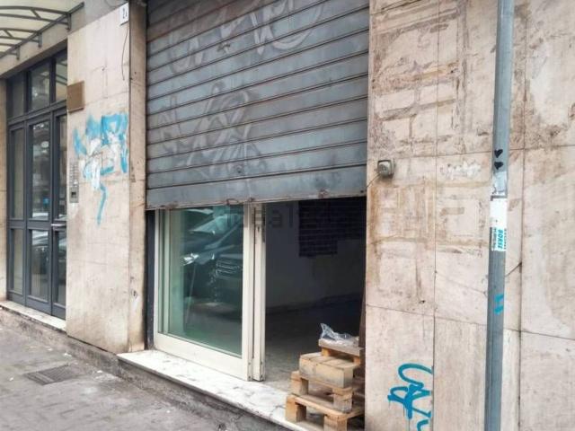 Locale in affitto di 40 m² in Via Giacomo Leopardi, 90
