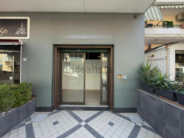 Locale in affitto di 40 m² in Via Giulio Starace, 19