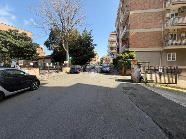 Locale in affitto di 40 m² in Via Jaime Pintor, 13