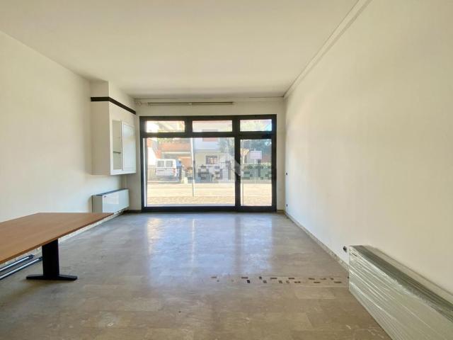 Locale in affitto di 40 m² in Via N. Grassi, 8