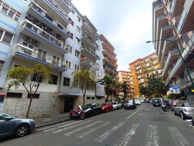 Locale in affitto di 40 m² in Via Simone Martini, 95