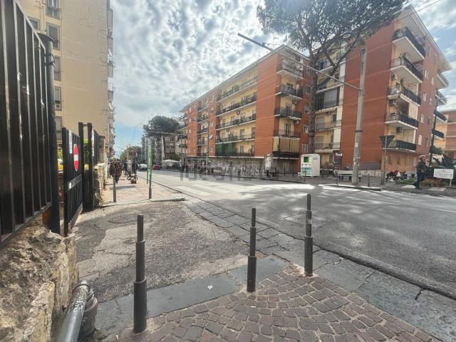 Locale in affitto di 40 m² in Viale Colli Aminei, 62