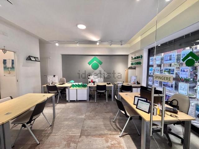 Locale in affitto di 40 m² in Viale Leonardo da Vinci